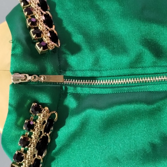 Mac Duggal black and green A-line prom dress with neck embellishments - Picture 5 of 5